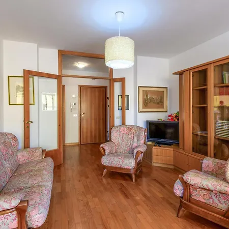 Appartement Lovely In With Wifi